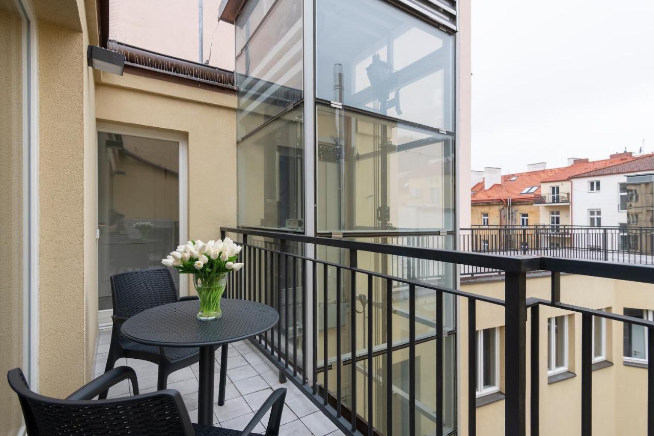 Kinsky Garden Apartments And Suites By Dwellfort Prag Dış mekan fotoğraf