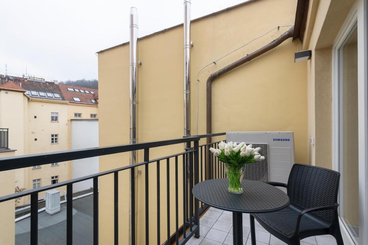Kinsky Garden Apartments And Suites By Dwellfort Prag Dış mekan fotoğraf