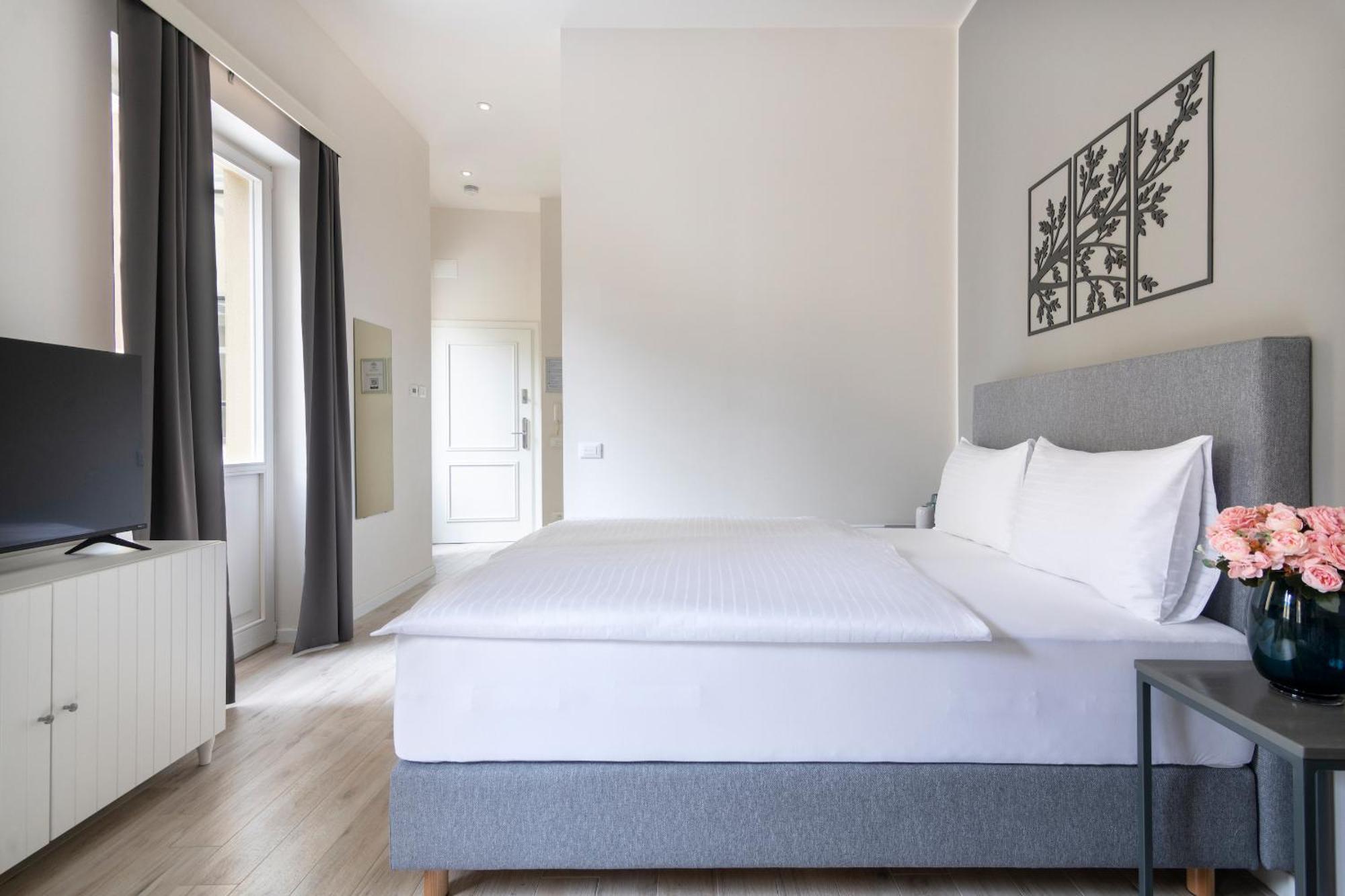 Kinsky Garden Apartments And Suites By Dwellfort Prag Dış mekan fotoğraf