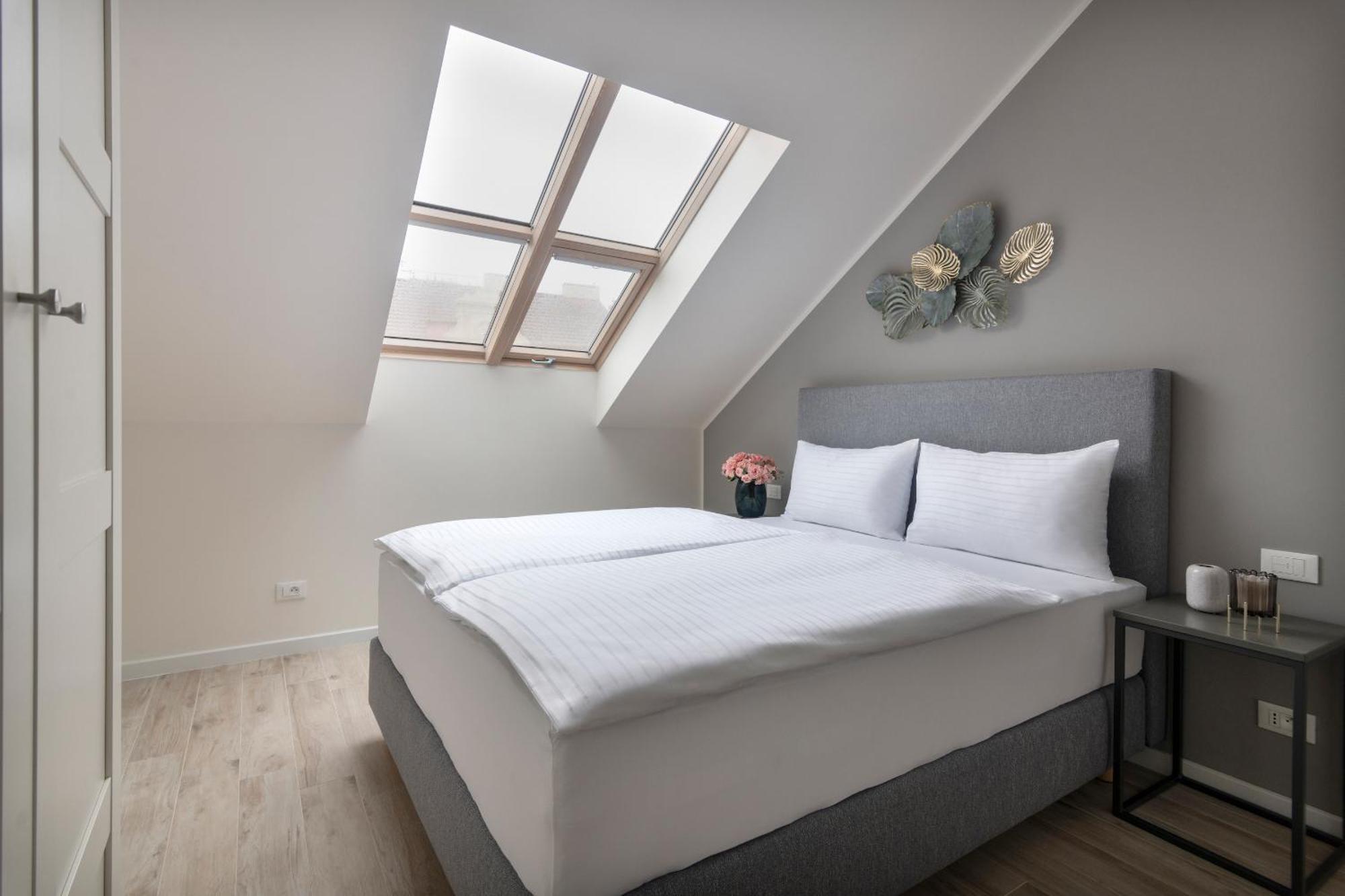 Kinsky Garden Apartments And Suites By Dwellfort Prag Dış mekan fotoğraf