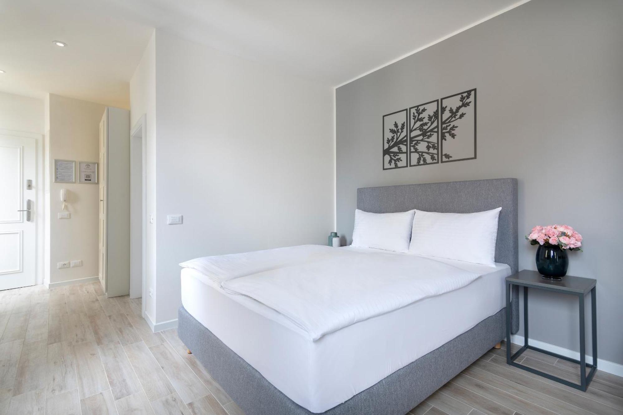 Kinsky Garden Apartments And Suites By Dwellfort Prag Dış mekan fotoğraf