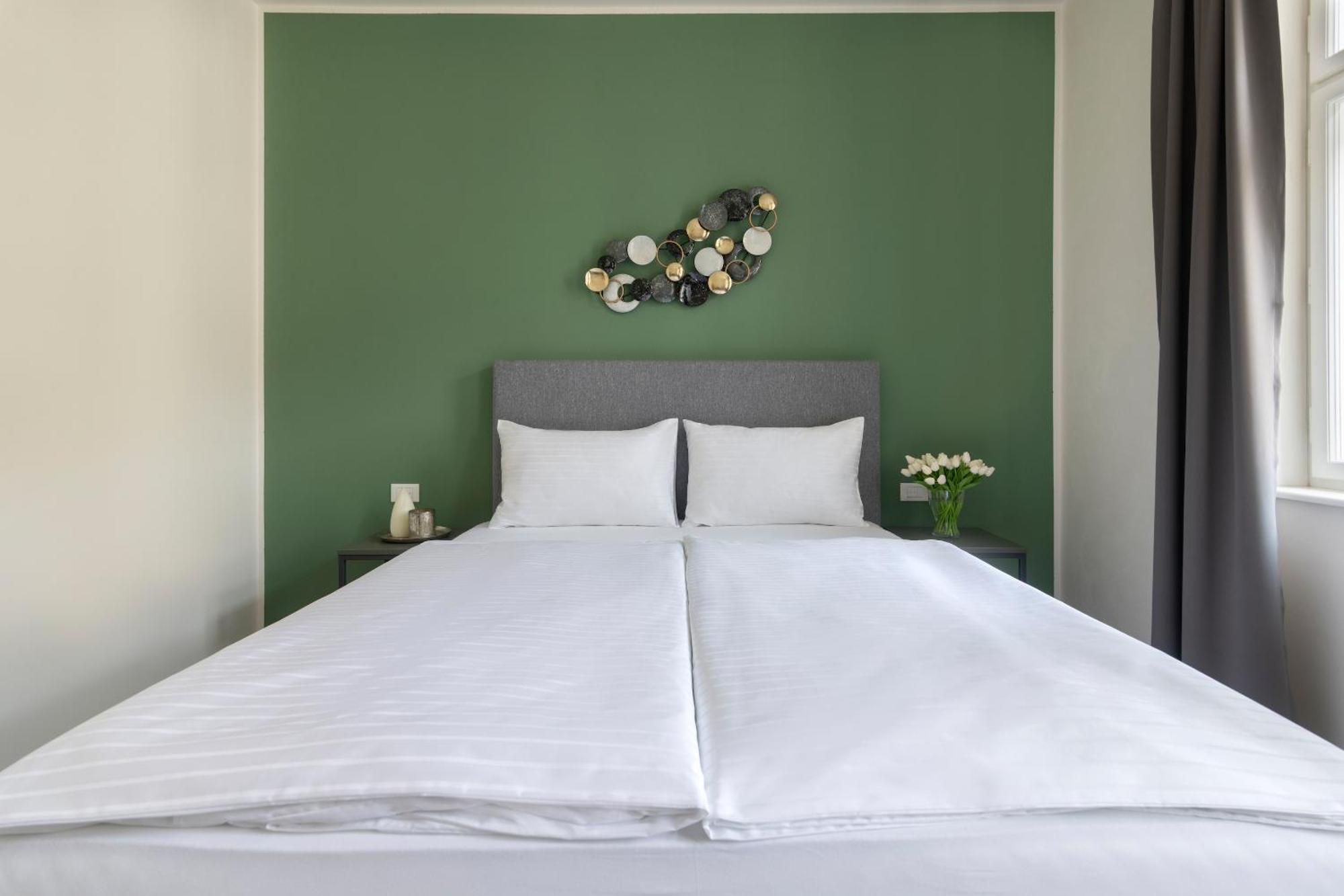 Kinsky Garden Apartments And Suites By Dwellfort Prag Dış mekan fotoğraf