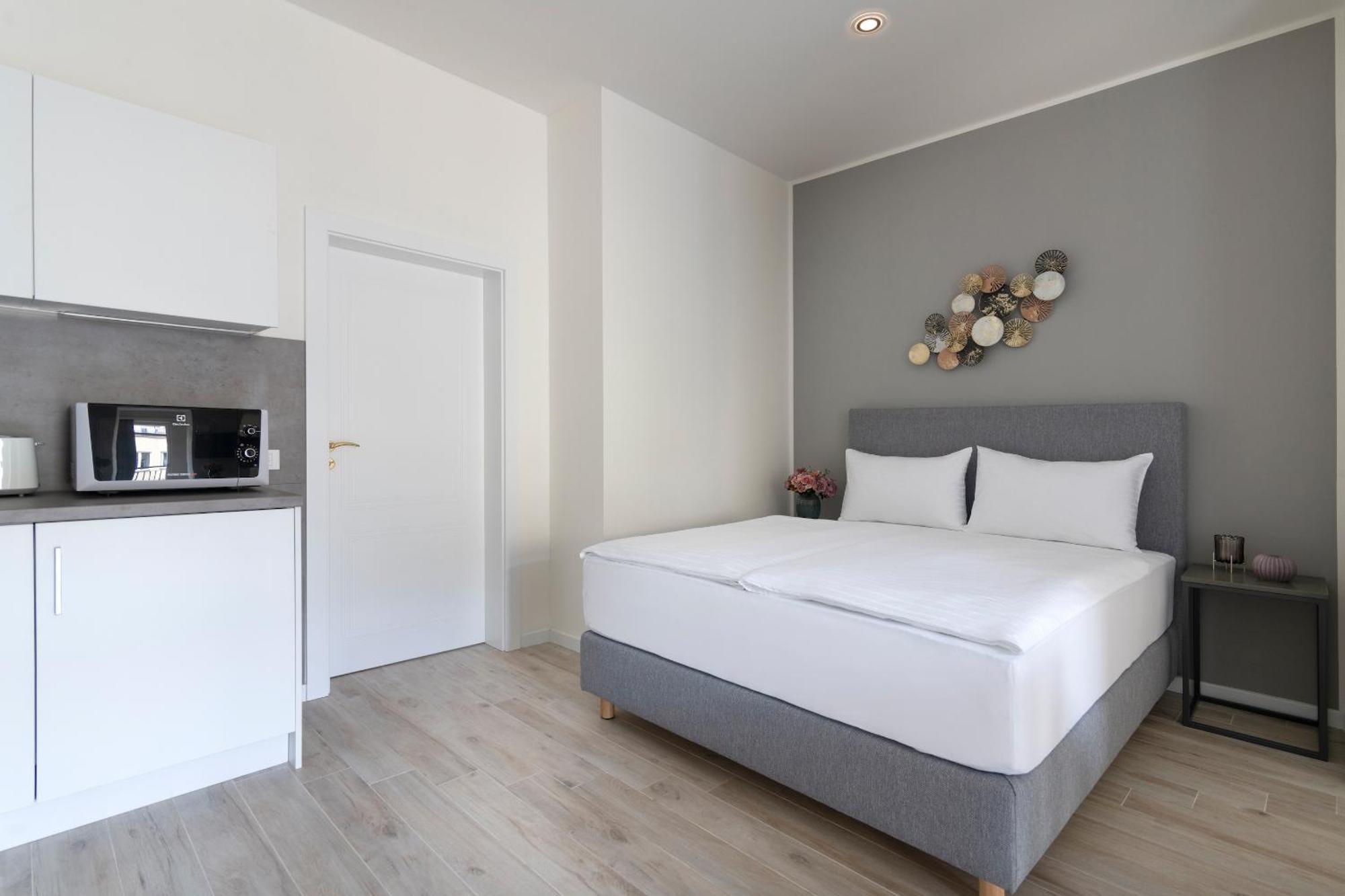 Kinsky Garden Apartments And Suites By Dwellfort Prag Dış mekan fotoğraf