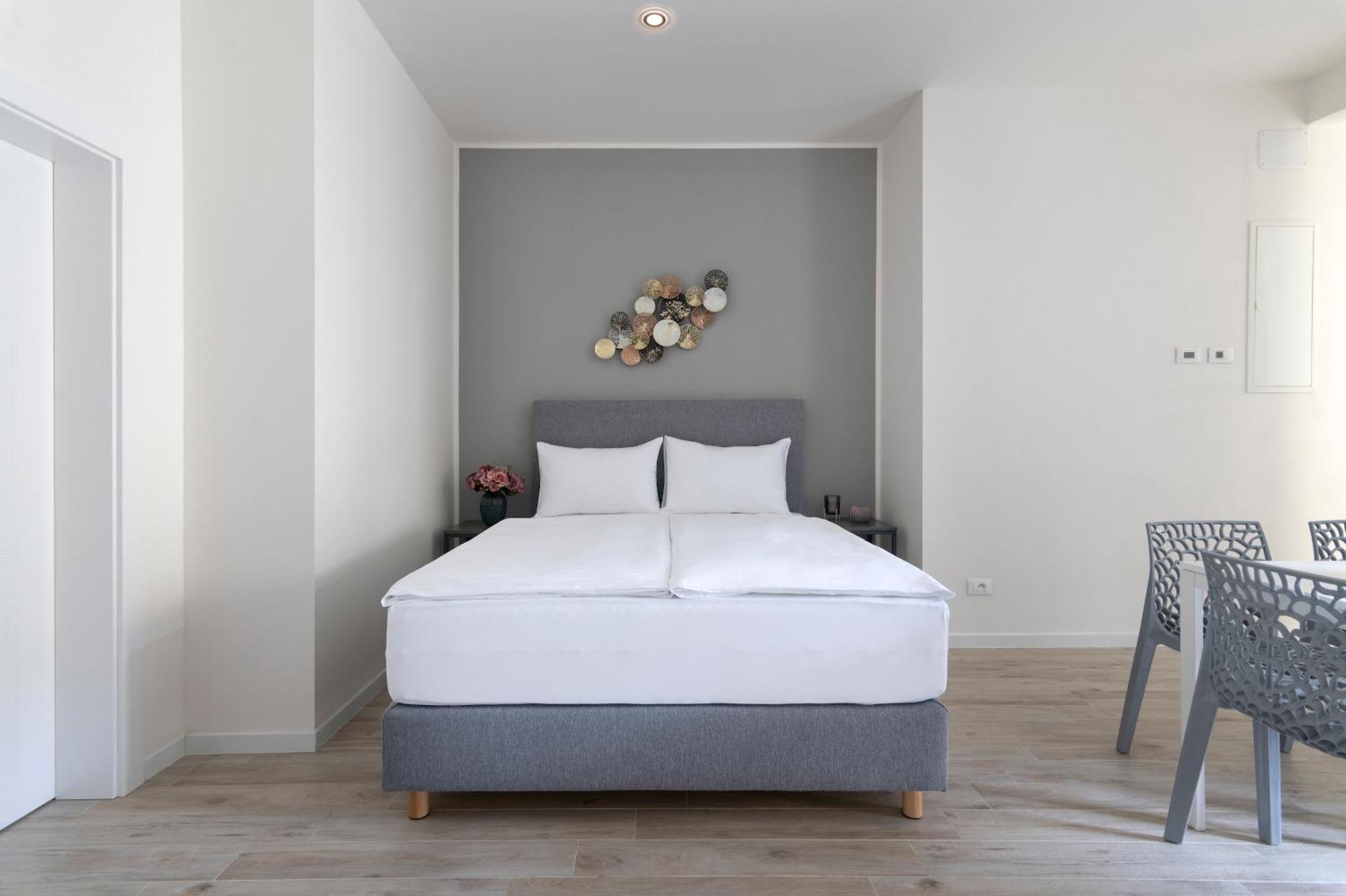 Kinsky Garden Apartments And Suites By Dwellfort Prag Dış mekan fotoğraf