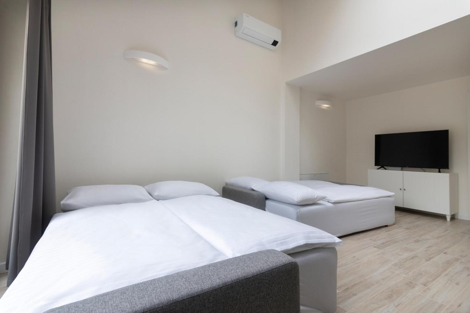 Kinsky Garden Apartments And Suites By Dwellfort Prag Oda fotoğraf
