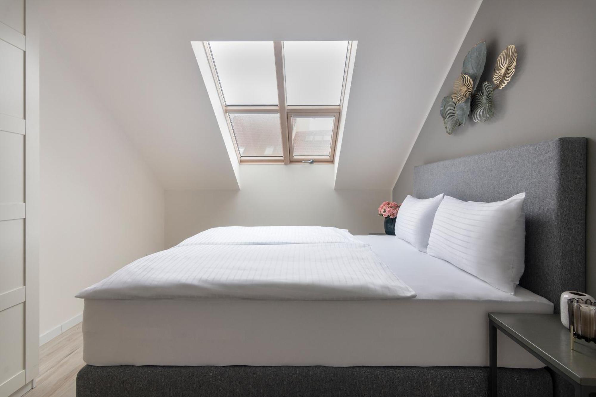 Kinsky Garden Apartments And Suites By Dwellfort Prag Oda fotoğraf