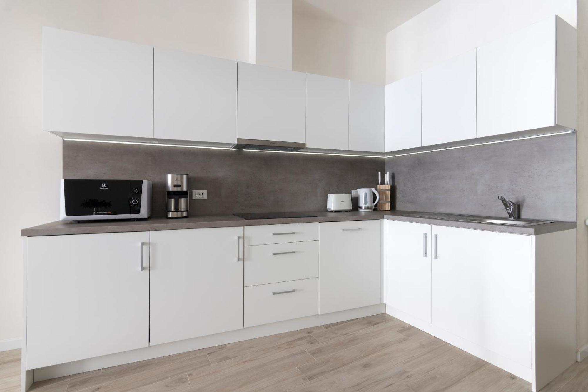 Kinsky Garden Apartments And Suites By Dwellfort Prag Dış mekan fotoğraf