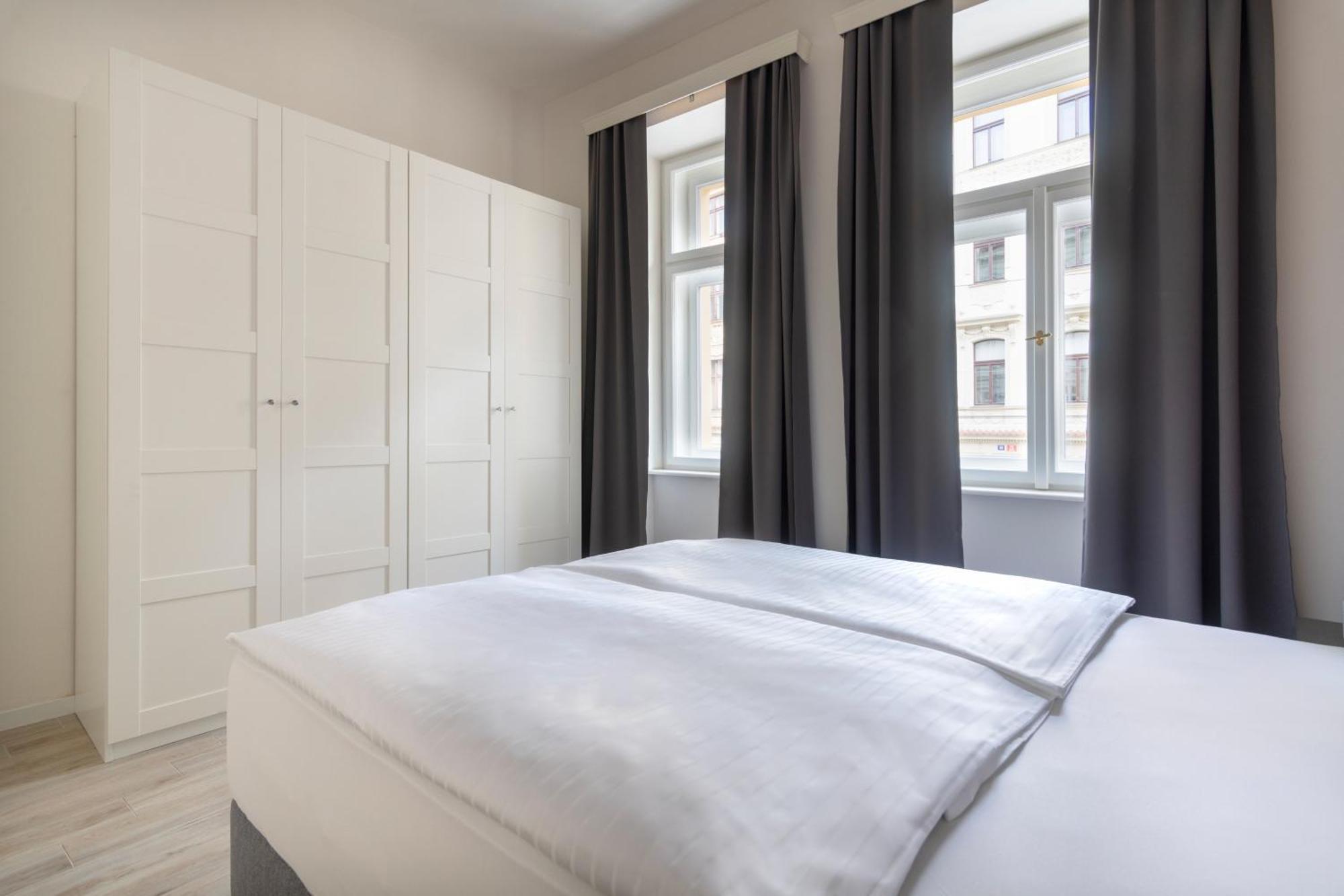 Kinsky Garden Apartments And Suites By Dwellfort Prag Oda fotoğraf