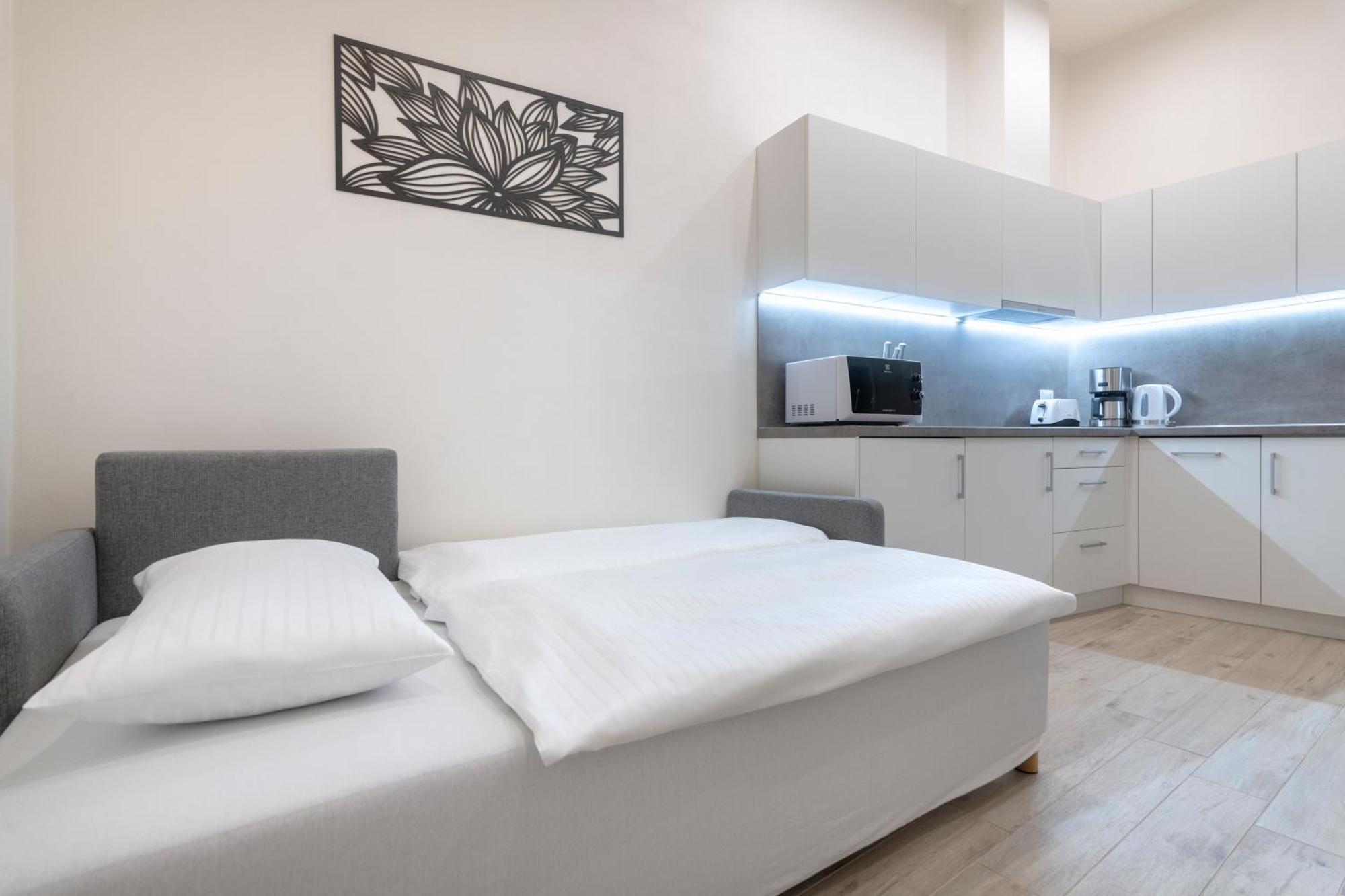 Kinsky Garden Apartments And Suites By Dwellfort Prag Oda fotoğraf