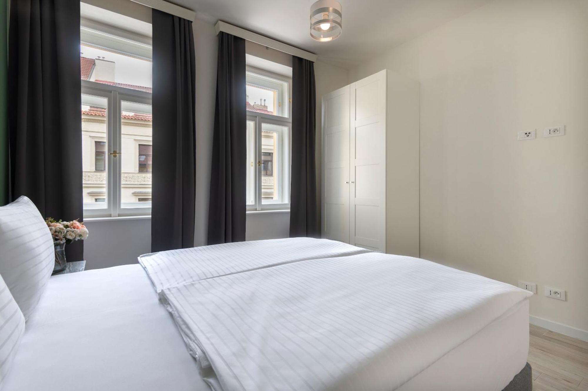 Kinsky Garden Apartments And Suites By Dwellfort Prag Oda fotoğraf