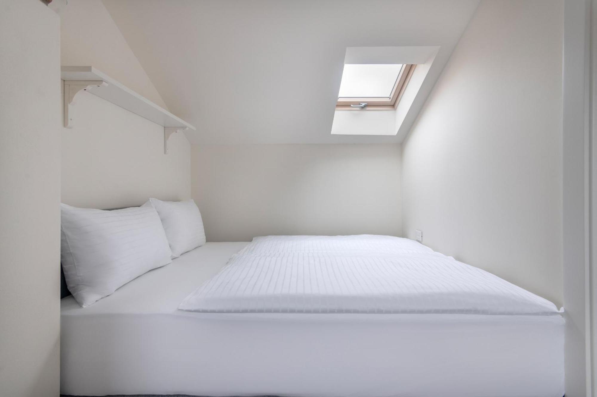 Kinsky Garden Apartments And Suites By Dwellfort Prag Oda fotoğraf